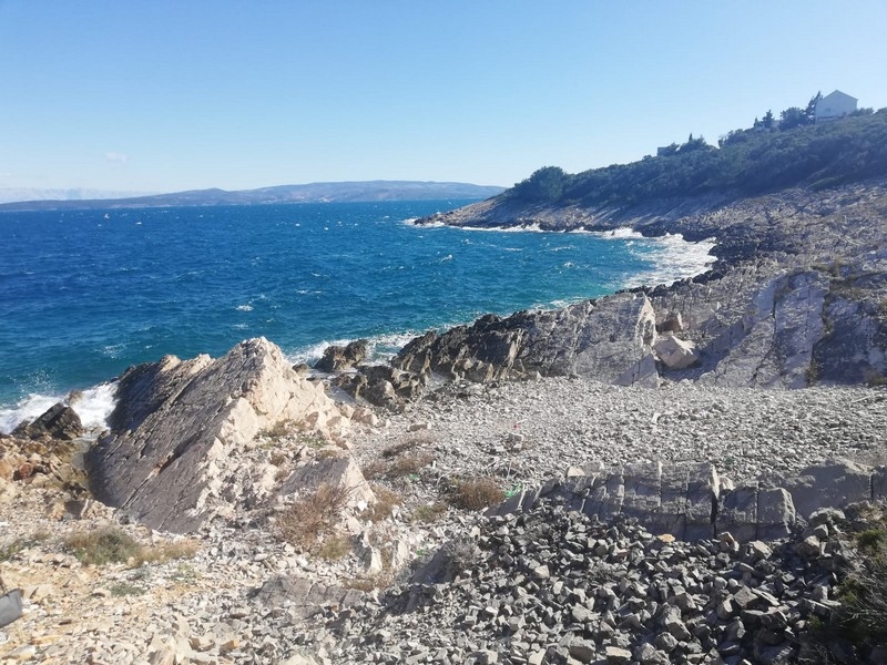 Baugrundstück in traumhafter Lage in der ersten Reihe zum Meer auf der Insel Solta in Kroatien zum Verkauf - Panorama Scouting.