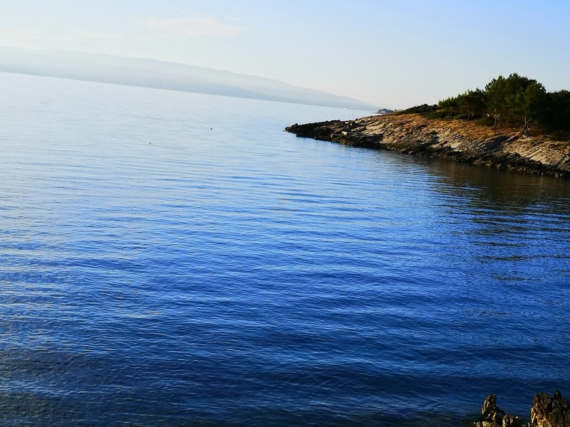 Impressionen vom Meeresufer der Immobilie G416, Insel Solta, Dalmatien.