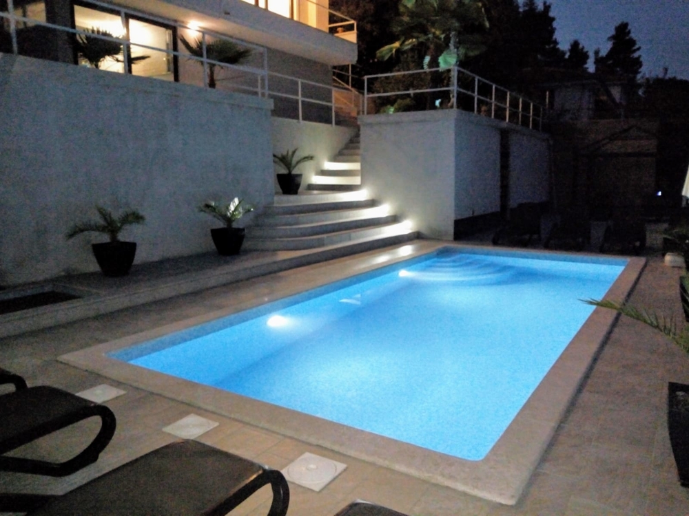 Der Swimmingpool der Villa H1001.