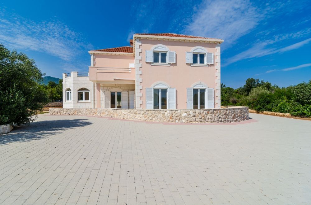 Villa auf großem Grundstück in Kroatien kaufen.