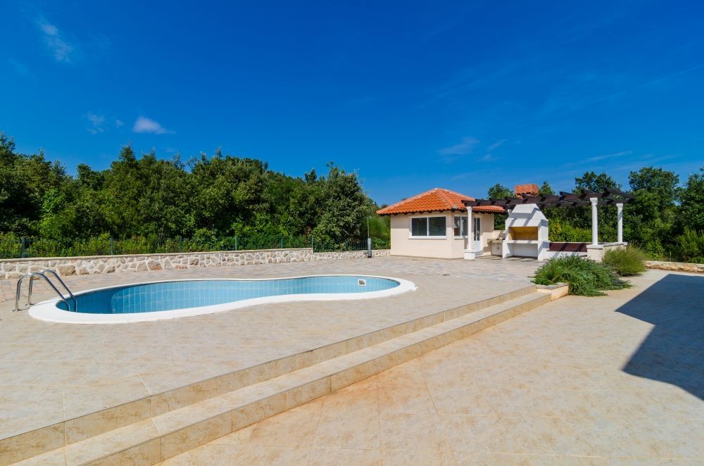Villa mit Pool in Kroatien kaufen.