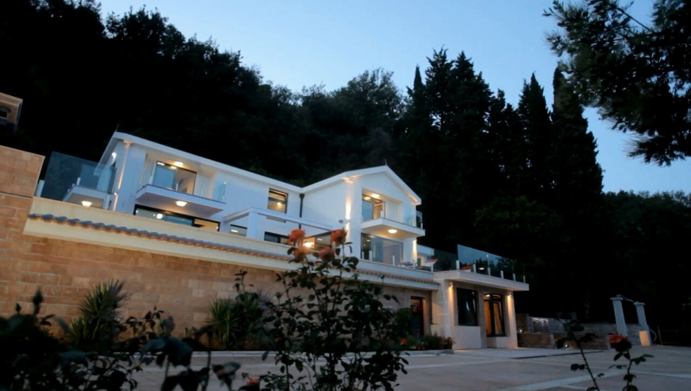 Die neue Villa mit Meerblick zum Verkauf in Montenegro