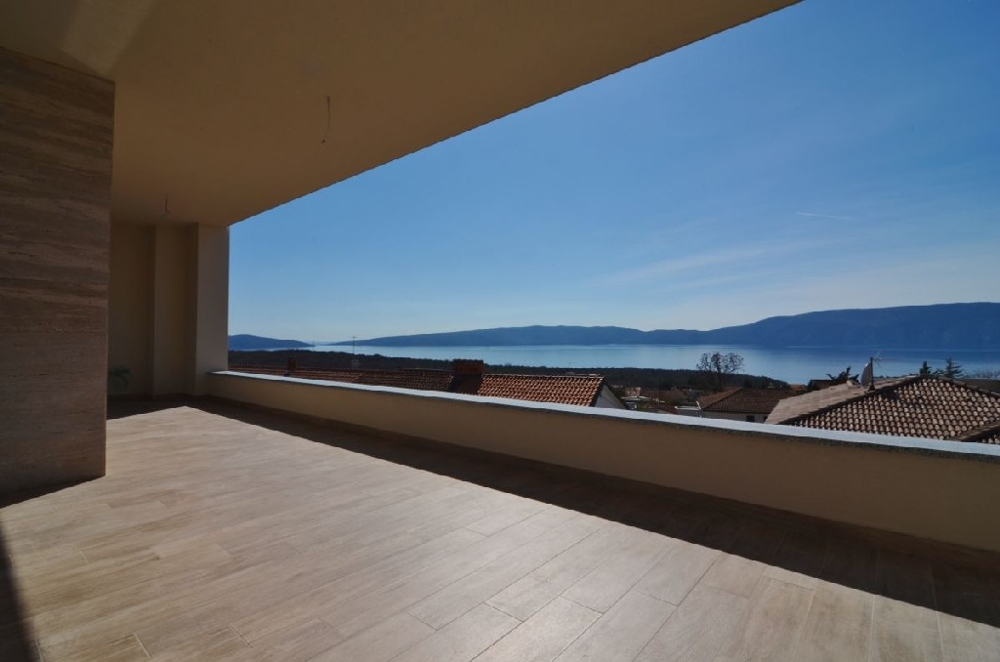 Meerblick der Villa, welche auf der Insel Krk in Kroatien zum Verkauf steht.
