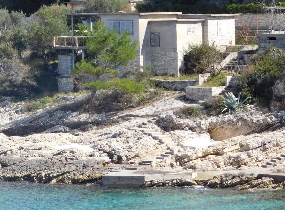 Haus zur Renovierung in Kroatien am Meer zum Verkauf.