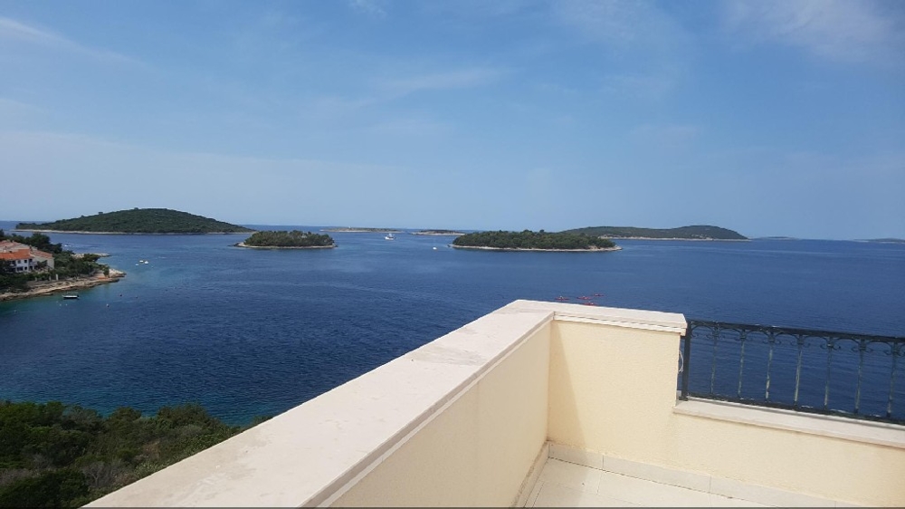 Sicht vom Balkon auf das Meer direkt bei der Villa - Mehrfamilienhaus kaufen Kroatien.