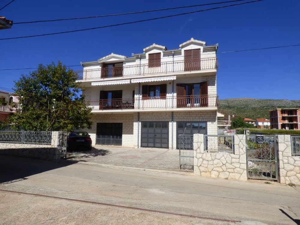 Größeres Haus auf der Insel Ciovo in Dalmatien zum Verkauf.