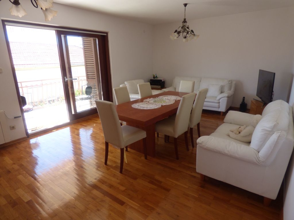 Wohnbereich - die Wohnung wird inklusive Möblierung zum Kauf angeboten.