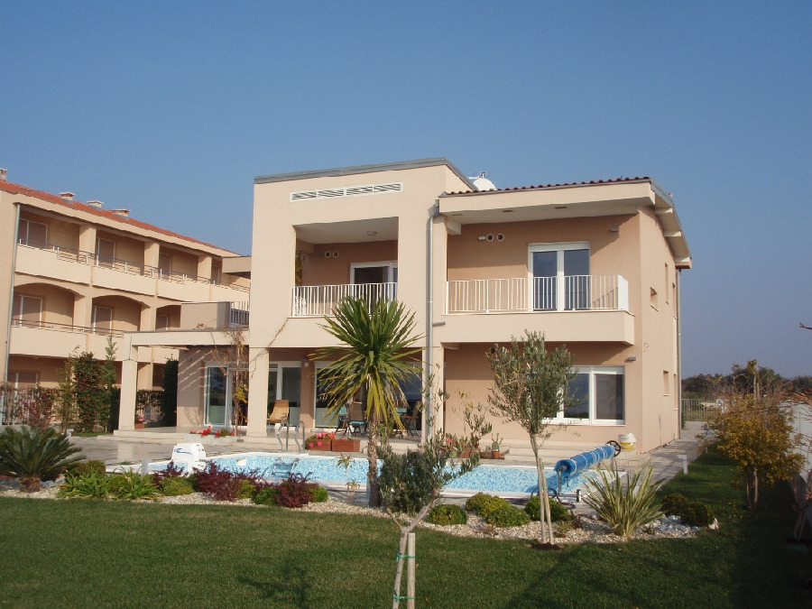 Moderne Villa am Meeresufer in Sukosan, Kroatien kaufen.