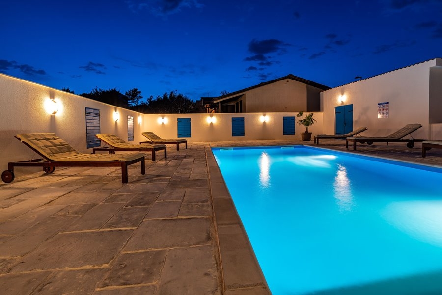 Haus mit Swimmingpool zum Verkauf bei Zadar, Region Novigrad in Kroatien.