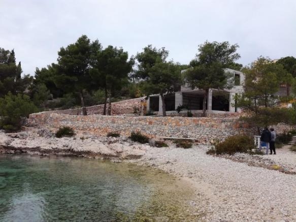 Rohbau einer modernen Villa direkt am Meer in Kroatien kaufen - Panorama Scouting.