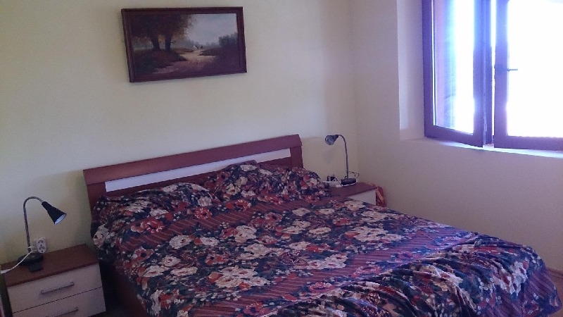 Ein Schlafzimmer mit Doppelbett des Hauses - Haus kaufen Kroatien.