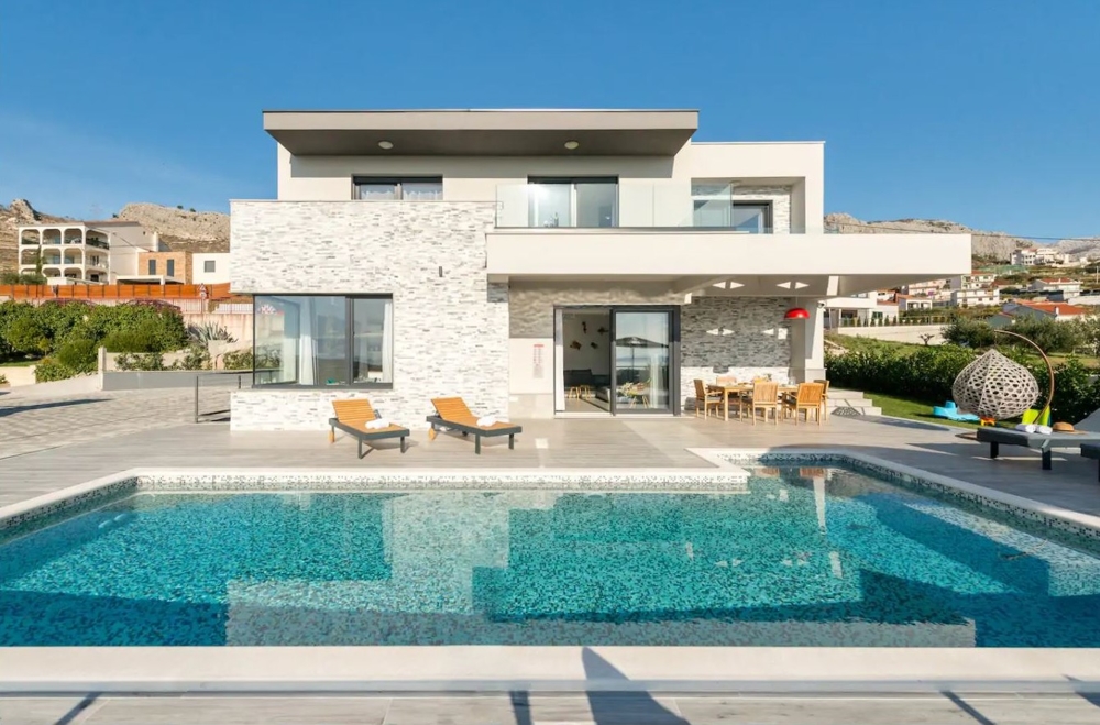 Villa mit Swimmingpool in Split, Kroatien kaufen - Panorama Scouting Immobilien.