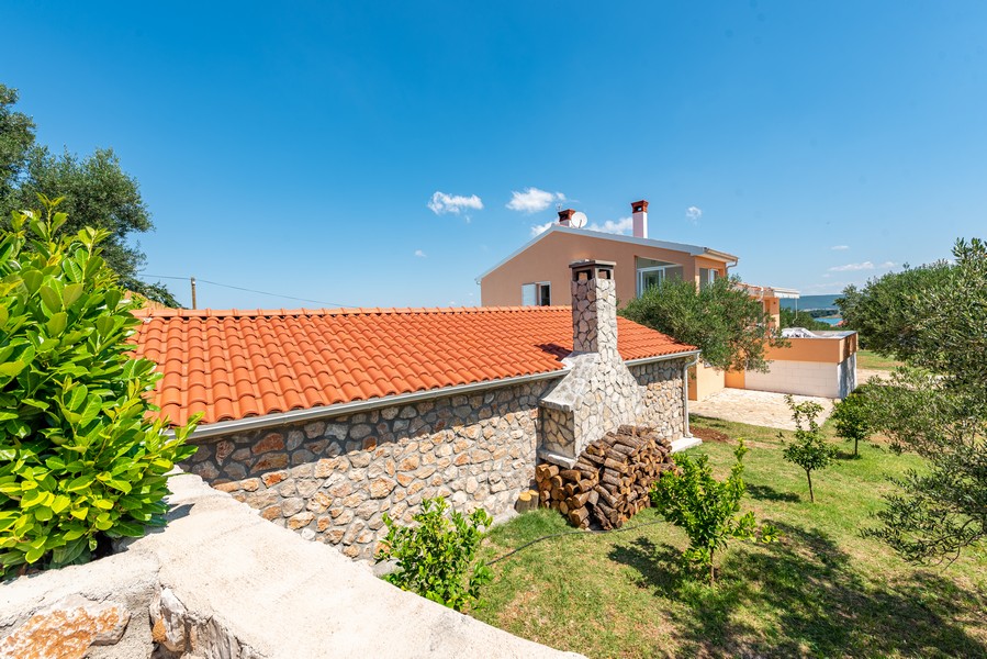 Mediterranes Steinhaus mit Pool in Pasman, Kroatien kaufen