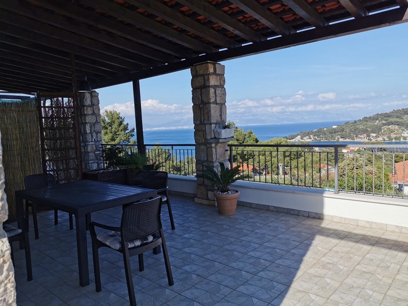 Meerblick der Terrasse des Hauses H1746, Insel Solta, Dalmatien, Kroatien.