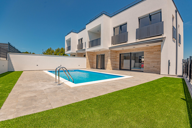 Neues Haus mit Pool in Kroatien kaufen - Panorama Scouting.