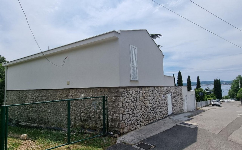 Rückseite der Immobilie H1782, Crikvenica, Kroatien.