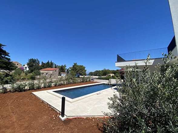 Neue Villa mit Swimmingpool in Kroatien zum Verkauf - Panorama Scouting.