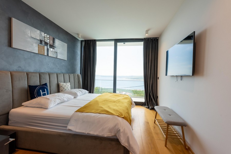 Schlafzimmer mit Panorama-Meerblick der Immobilie H1932.