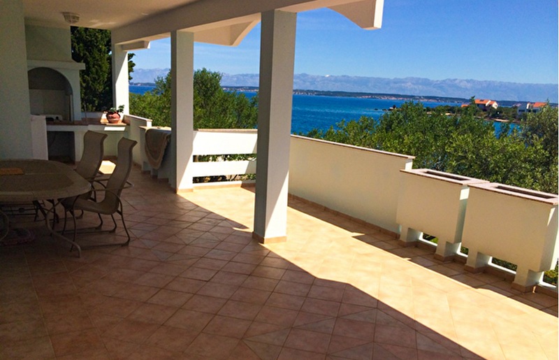Terrasse mit wunderschönem Blick auf das Meer - Immobilie H1953 in der 1. Meereslinie zum Verkauf.