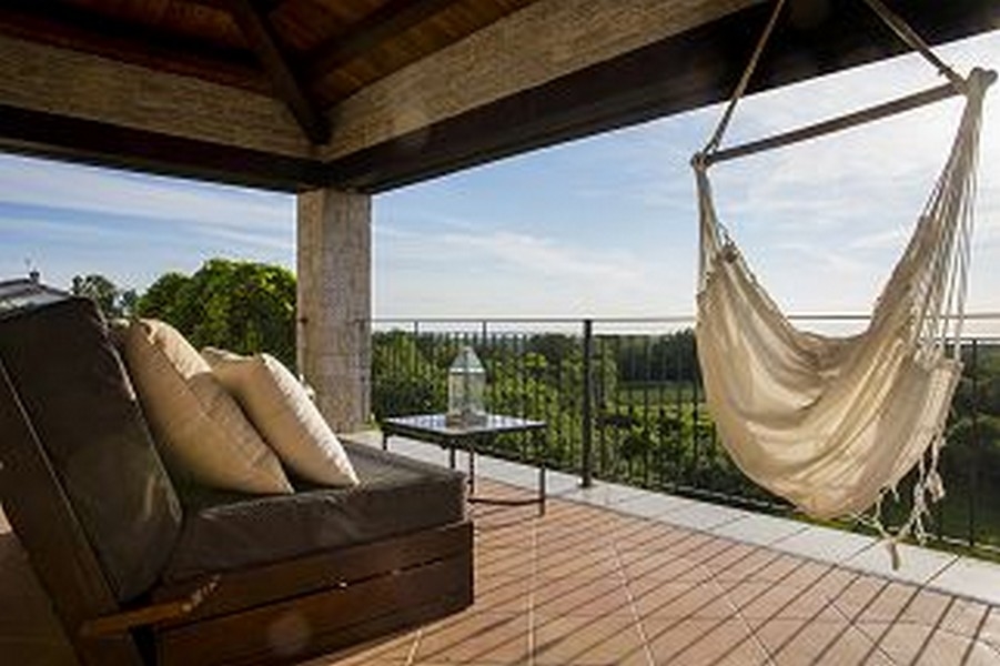 Terrasse der Immobilie H2040, die in Kroatien in der Region Porec zum Verkauf steht - Panorama Scouting.