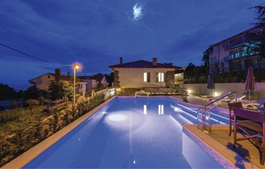 Swimmingpool der Villa H1461, die in der Region Opatija in Kroatien zum Verkauf steht.