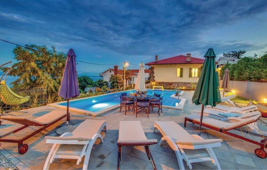 Villa mit großem Swimmingpool kaufen in Kroatien - Panorama Scouting.