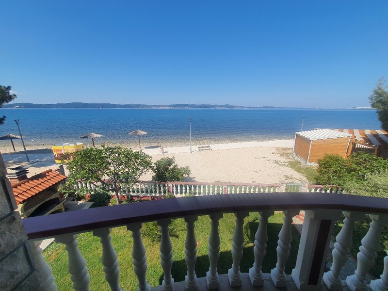 Terrasse mit Meerblick der Immobilie H2140, die in Kroatien in der Region Zadar zum Verkauf steht - Panorama Scouting.