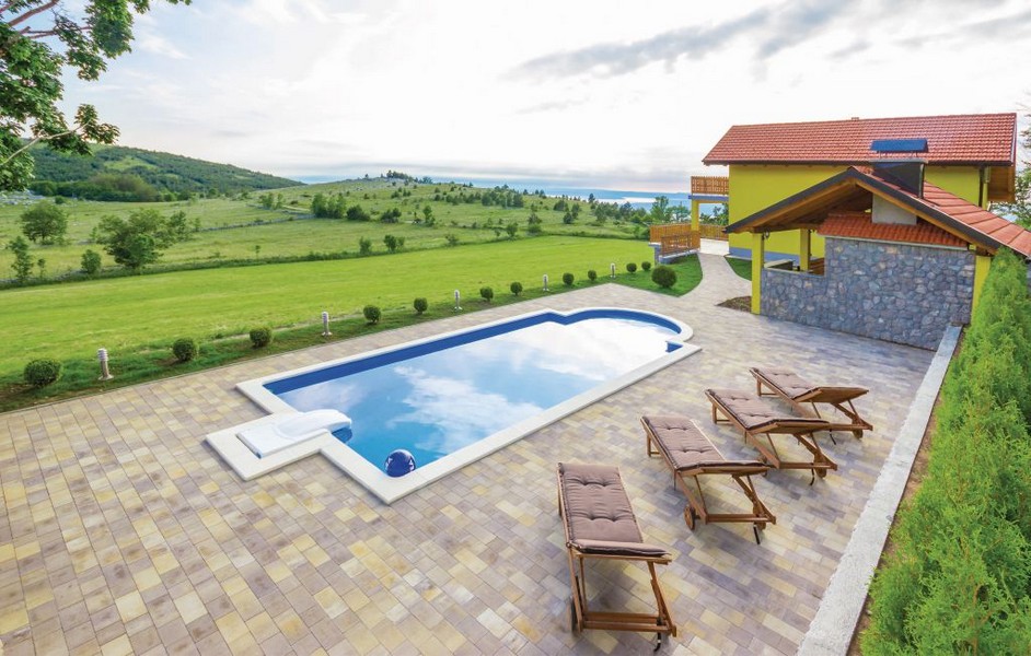 Haus mit Pool im Velebit-Gebirge in Kroatien zum Verkauf.