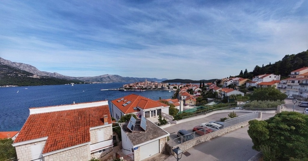 Terrasse mit Meerblick der Immobilie H2368, die in Kroatien in der Region Insel Korcula zum Verkauf steht - Panorama Scouting.