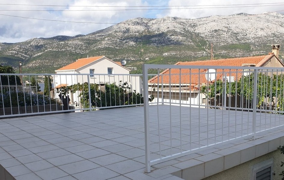 Terrasse der Immobilie H2368, die in Kroatien in der Region Insel Korcula zum Verkauf steht - Panorama Scouting.