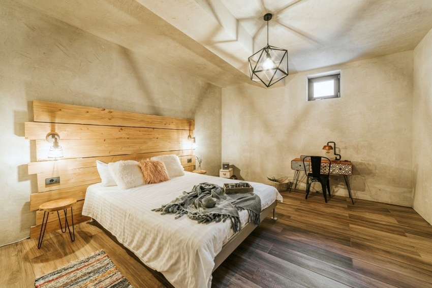 Auf diesem Bild sieht man das attraktive und komfortable Schlafzimmer der Immobilie H2379, die in Porec zum Verkauf steht.