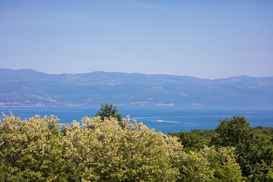Immobilien Kroatien - Villa mit Meerblick. H2400 Panorama Scouting.