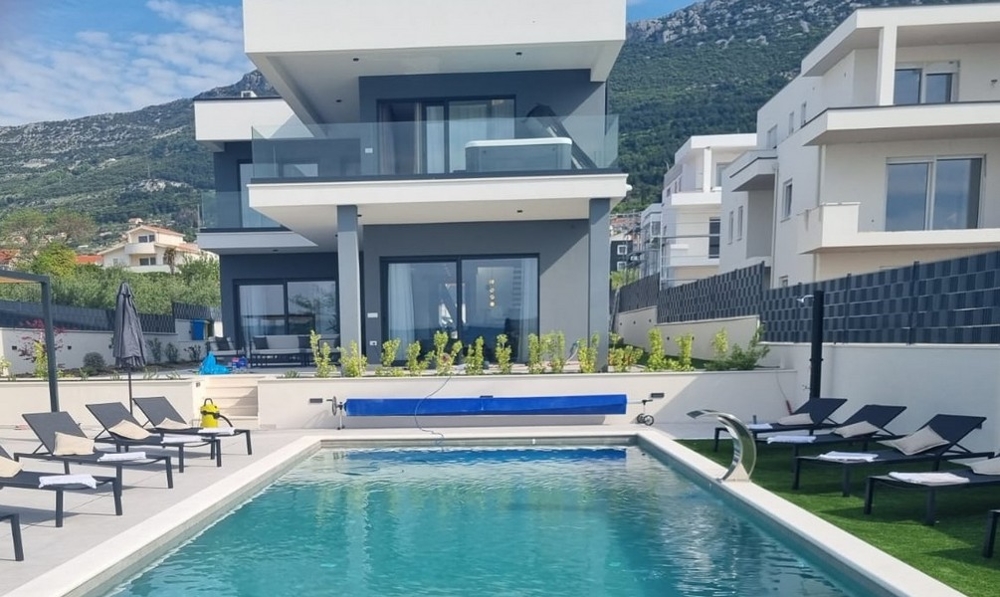 Villa mit Pool in Kastela, Kroatien kaufen - Panorama Scouting.