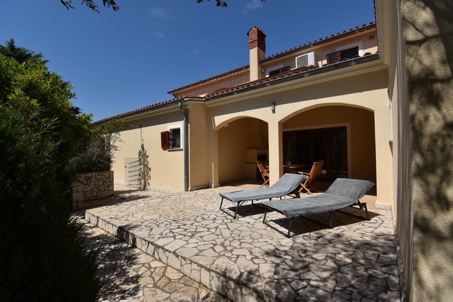 Terrasse der Villa H2521, die in Istrien zum Verkauf steht - Panorama Scouting.
