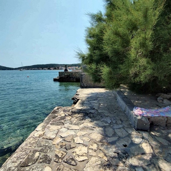 Haus am Meer auf der Insel Murter in Kroatien kaufen - Panorama Scouting.