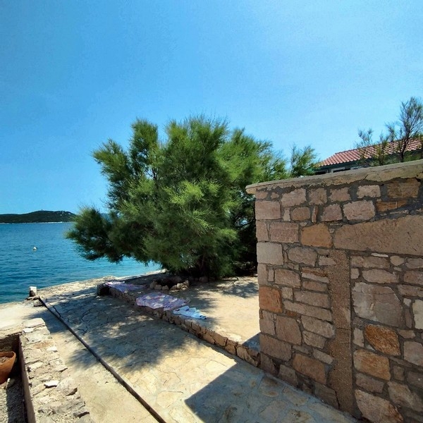 Steinhaus in der ersten Reihe zum Meeresufer kaufen in Kroatien - Panorama Scouting.