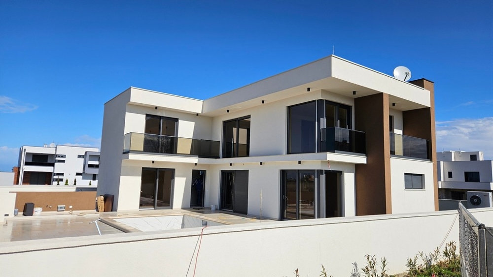3D-Rendering einer Luxusvilla, die in Kroatien verkauft wird - Panorama Scouting H2640.