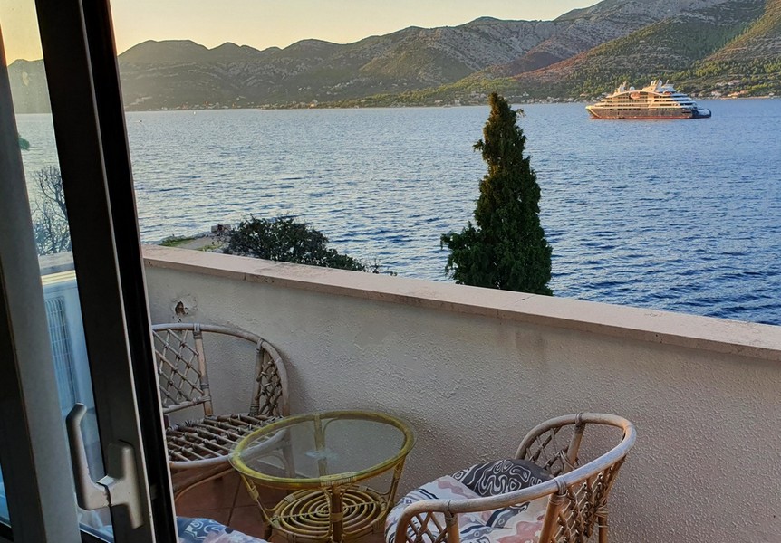 Terrasse mit wunderschönem Meerblick der Immobilie H2685 auf der Insel Korcula in Kroatien.