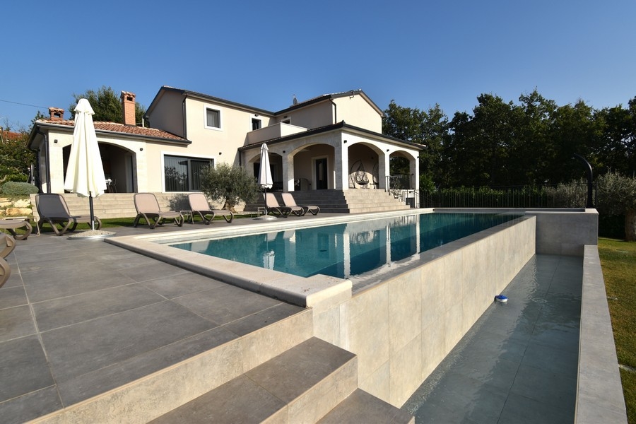 Wunderschöne Villa mit großer Terrasse und toll angelegtem Garten - H2811 Immobilien Kroatien