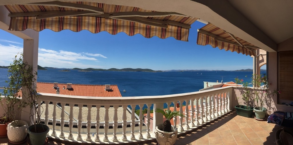 Balkonblick auf die Adria in Kroatien - Immobilie mit Meerblick zum Kaufen in Kroatien