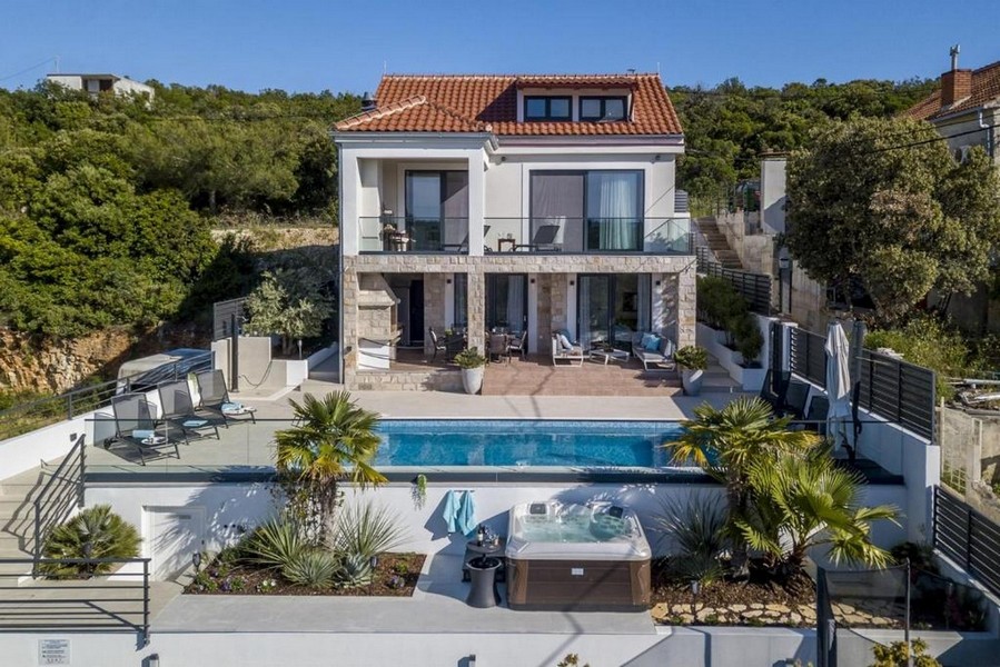 Luftansicht der Villa kaufen Kroatien - Panorama Scouting mit Pool auf der Insel Solta