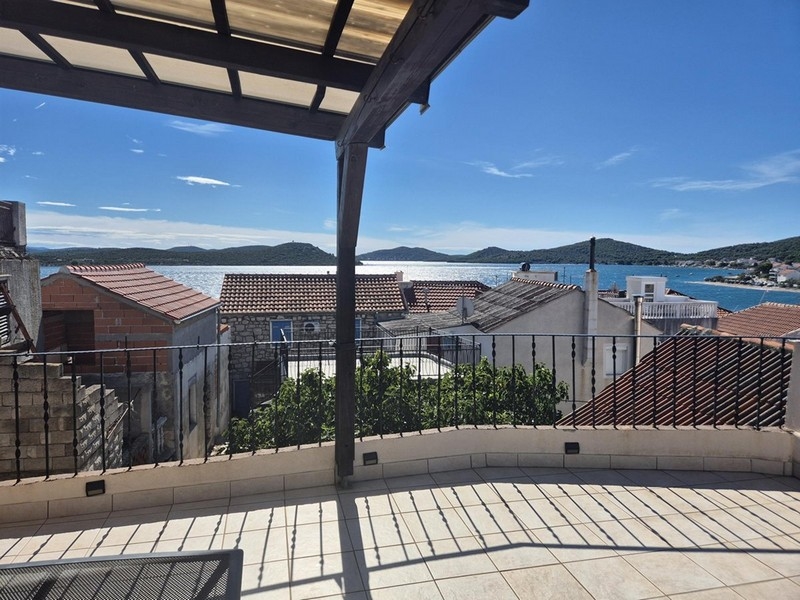 Meerblick vom Steinhaus H3420, das in Kroatien zum Kauf steht.