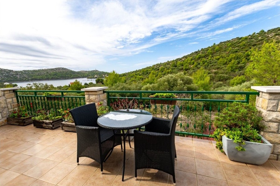 Haus mit Meerblick und Studio-Apartments auf der Insel Lastovo