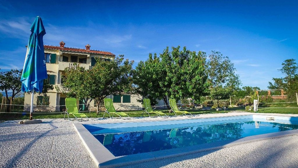 Haus mit Swimmingpool kaufen in Kroatien, Norddalmatien.