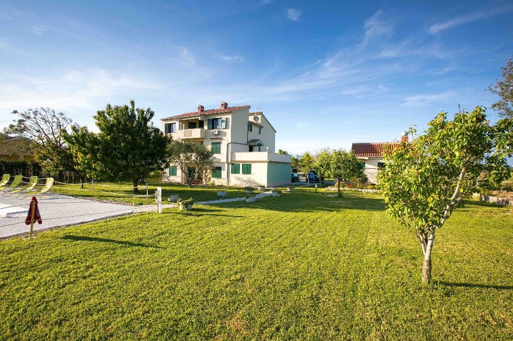 Haus mit Garten und Swimmingpool in Kroatien kaufen - Panorama Scouting.