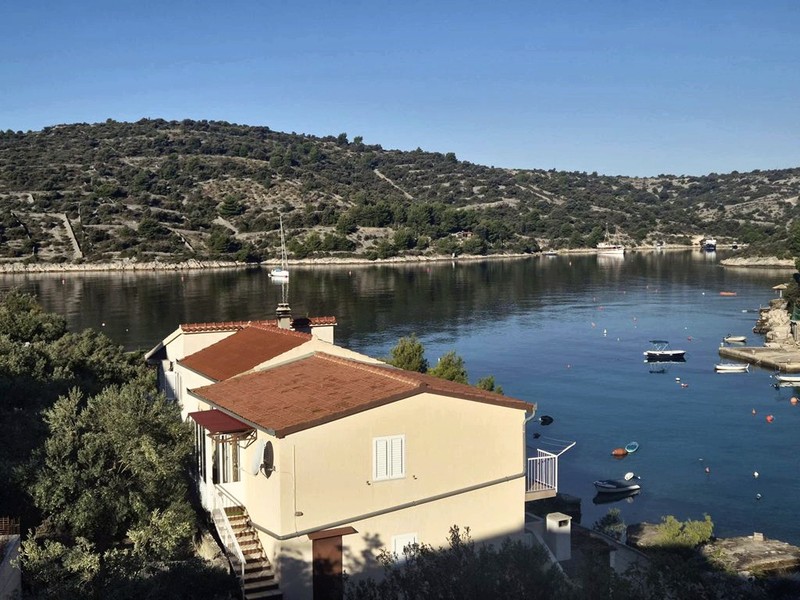 Haus mit zwei Wohnungen und Meerblick in Sevid, Dalmatien