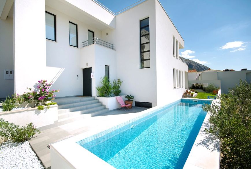 zum Verkauf: Moderne Villa bei Makarska mit Panorama-Meerblick.
