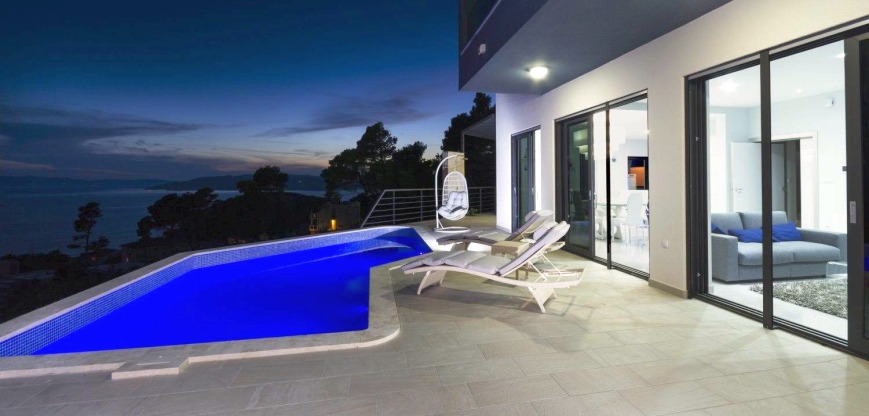 Die Villa im smart-house-system in Kroatien ist zu verkaufen und hat einen herrlichen Ausblick. Immobilien mit Meerblick - Panorama Scouting