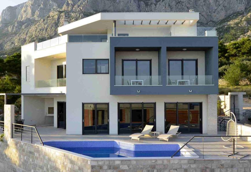 Dies ist die Neubau-Villa zum Verkauf, nach dem smart-house-system konzipiert