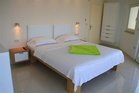 Eines der 5 Schlafzimmer der Villa am Meer, die in Istrien zum Verkauf steht